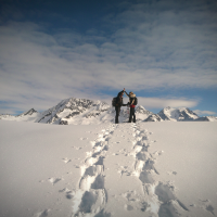 raquette a neige sportive avec un guide courchevel